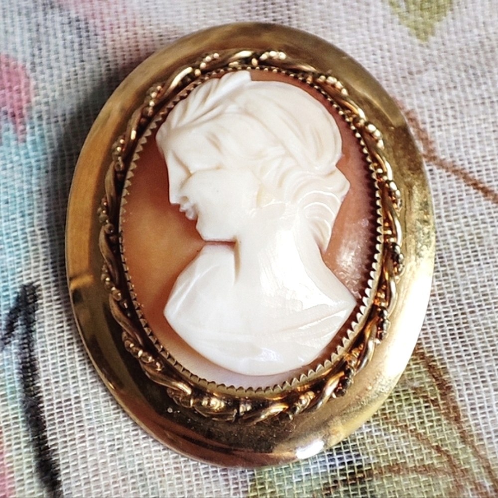 RUSSEL 12KGF Gold Filled Women's Rustic Carved Shell Vintage Transparent Cameo